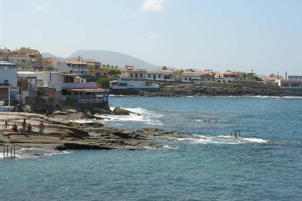 Spacious Apartment Just Few Steps Of The Ocean In La Caleta Адехе Экстерьер фото
